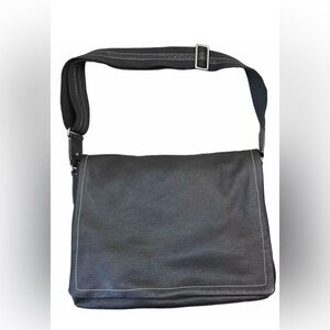 Levenger Bomber Jacket Leather Laptop Messenger Bag Pebble Black EUC